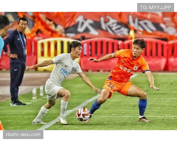 泰山防线危机！依赖铁血防守的豪门，如何在阵容动荡中守住争冠希望？